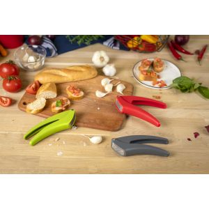 Easy-Clean Garlic Press 